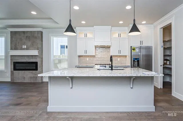 3 bed, 1725 sqft, $2,600 — Photo 4