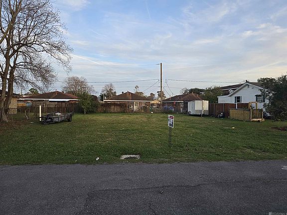 2nd image of 7 Frisella St #1