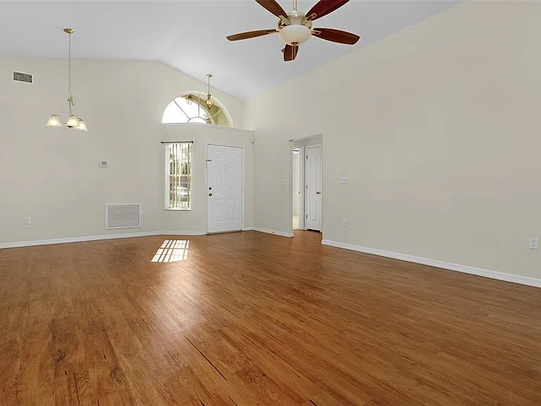 2936 Twin Oaks Dr — Photo 4