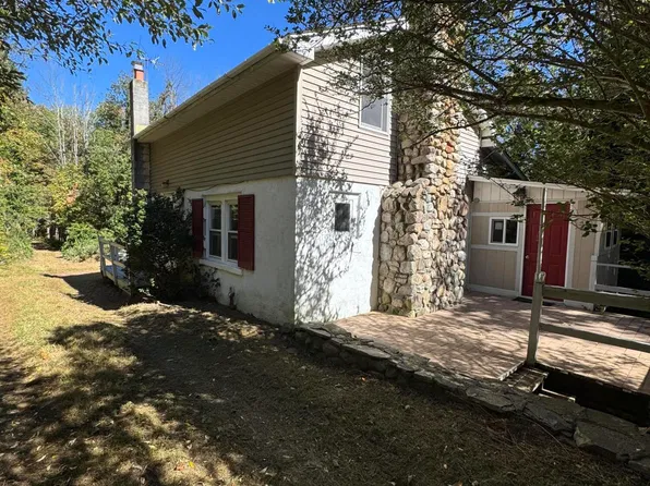 144 Farview Rd, Dingmans Ferry, PA 18328