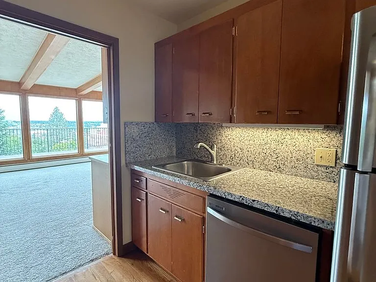 Top Floor Large Apartment with View — Photo 8