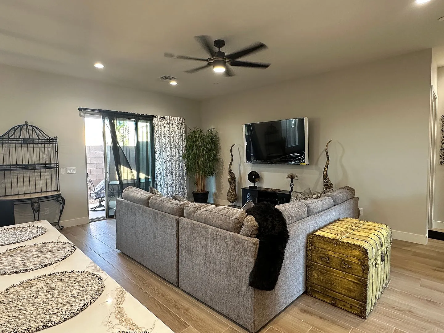 Furnished - Longterm - New build - RV garage - Community heated pool & spa — Photo 4