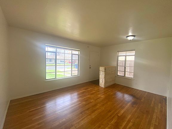 3rd image of 602 Hammack Dr
