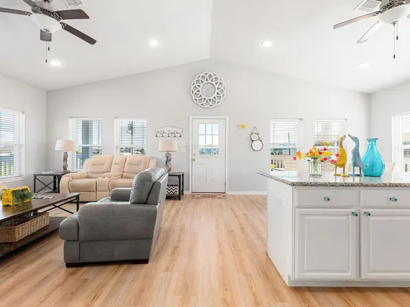 847 S Tinkle Ln, Crystal Beach, TX 77650