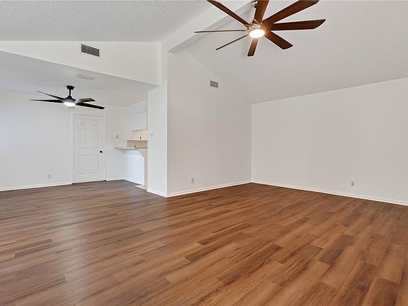 5th image of 2524 Live Oak St
