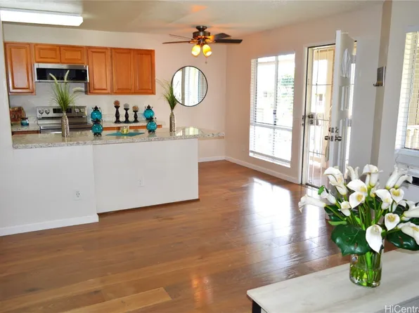 94-527 Lumiaina St #E201, Waipahu, HI 96797