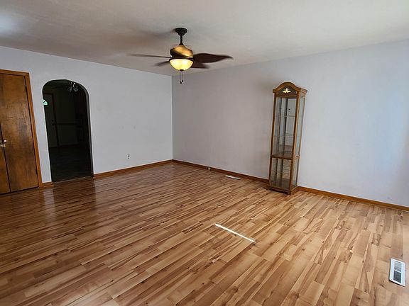 3rd image of 616 Michigan St