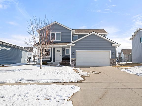 2nd image of 3517 NE Winding Trail Dr