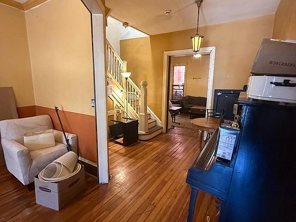 4th image of 308 E 25th St