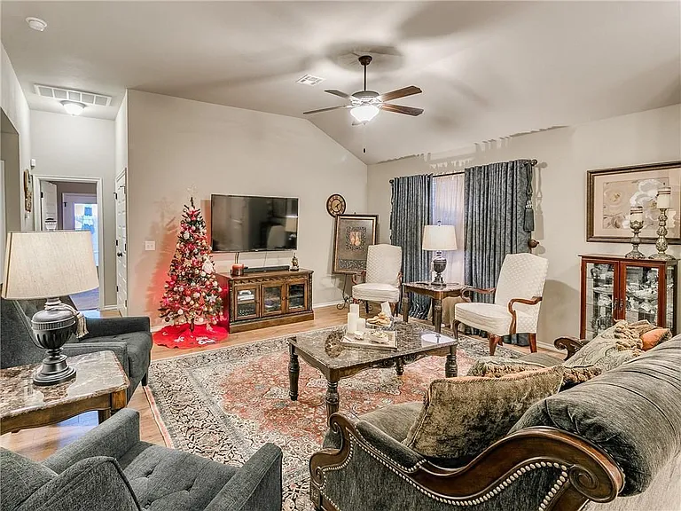 19712 Serenade Way — Photo 16