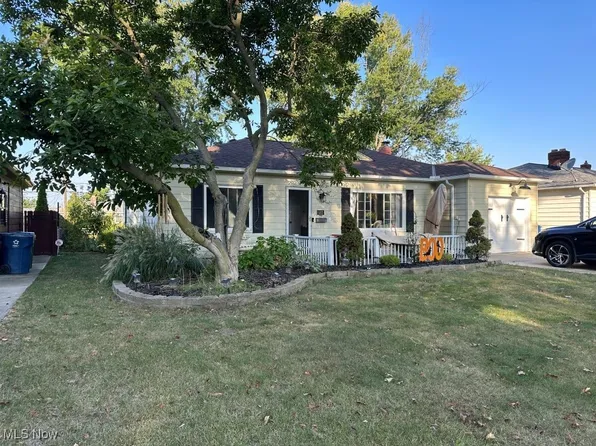 6852 Oakwood Rd, Parma Heights, OH 44130