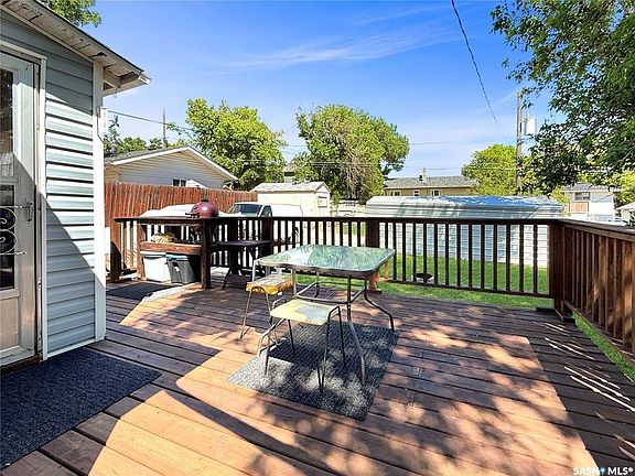 4th image of 371 9th AVENUE NW