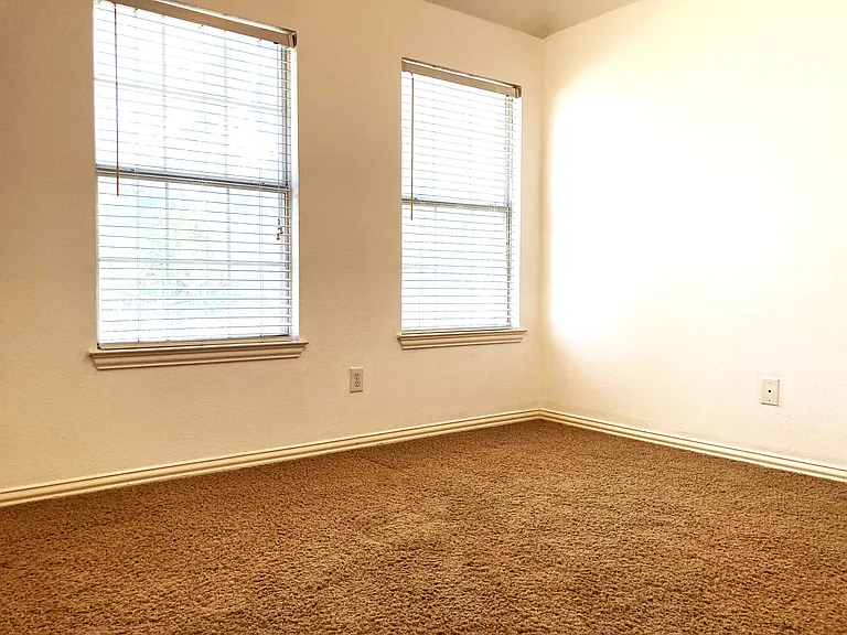 630 Waterview Dr — Photo 16