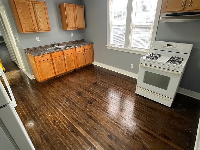 231 Doty St — Photo 9