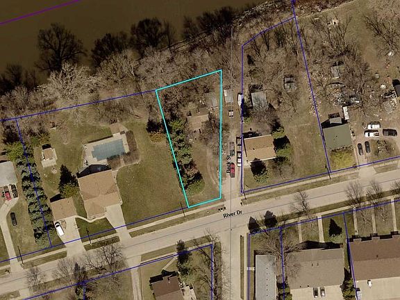 3rd image of 1601 River Dr