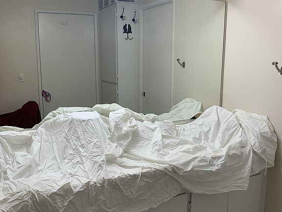 4th image of 23705 Del Monte Dr Unit 240
