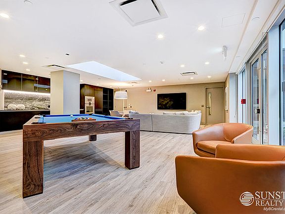 4th image of 375 W 59th Ave