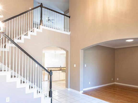4th image of 3757 Capitol Ln