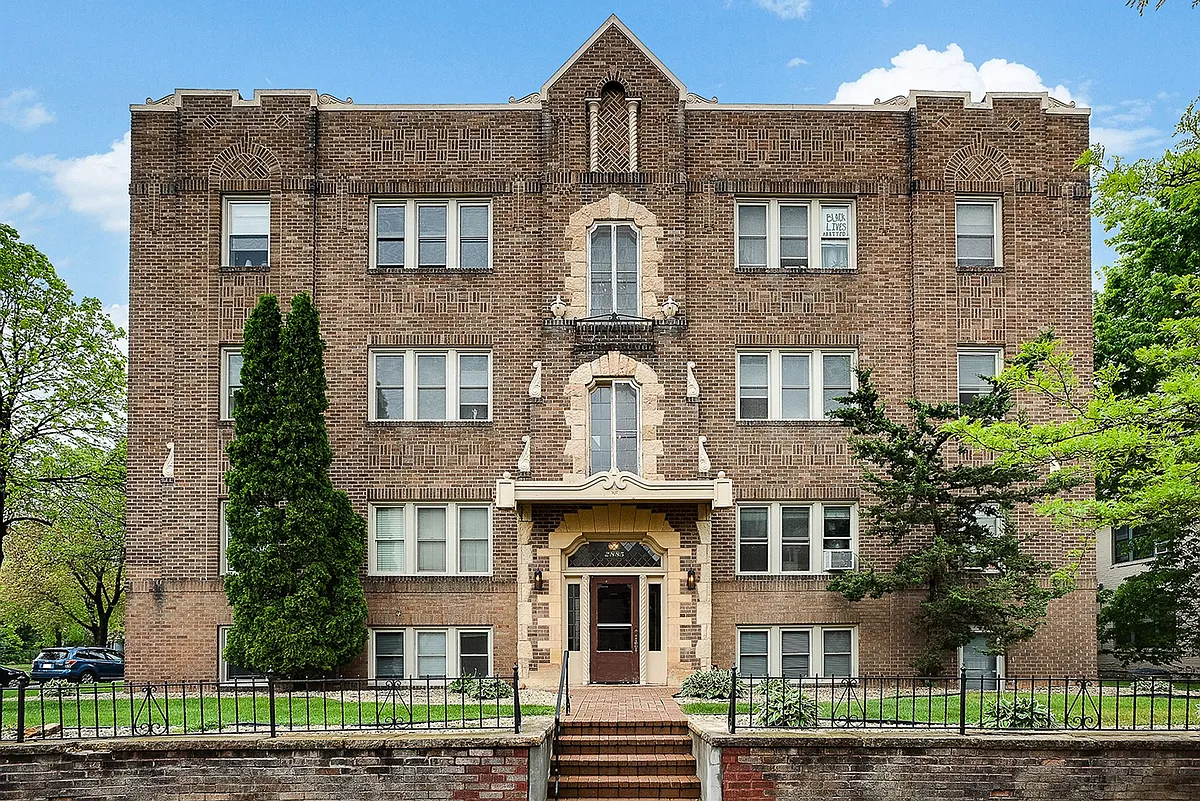 Building Photo - 2885 James Ave S