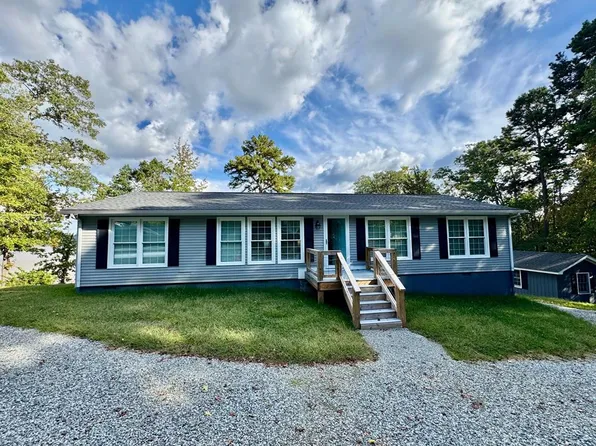 216 Lakeside Dr, Buffalo Junction, VA 24529