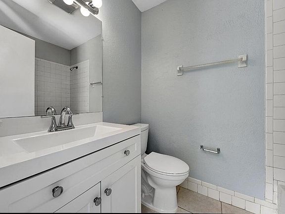 5th image of 900 NE 8th Ave #900