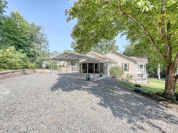 2nd image of 814 Beech Cove Dr