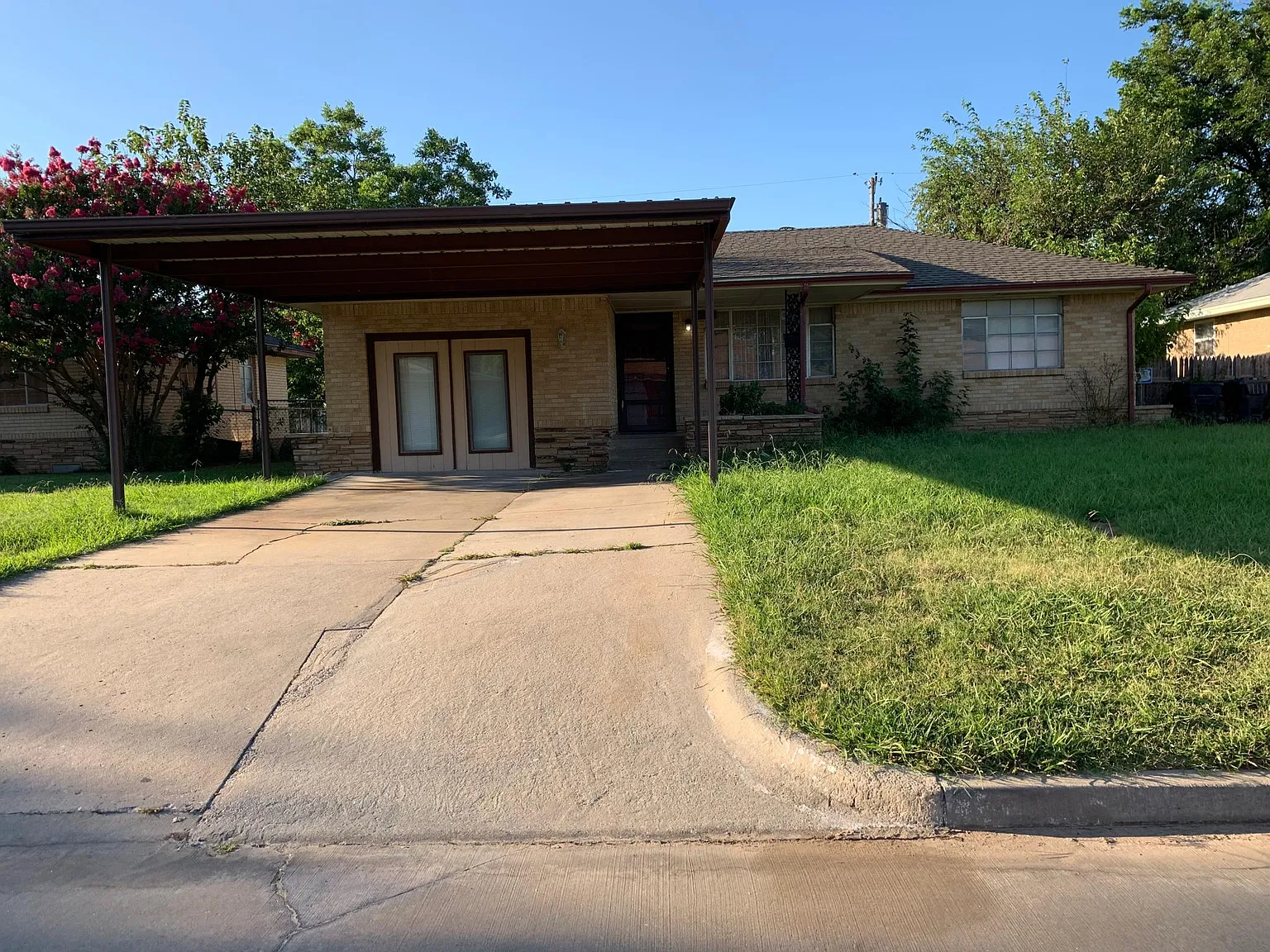 3 bed, 1200 sqft, $1,100 — Photo 1