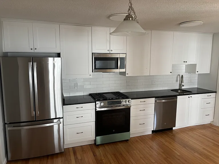 109 Magoun Ave — Photo 3