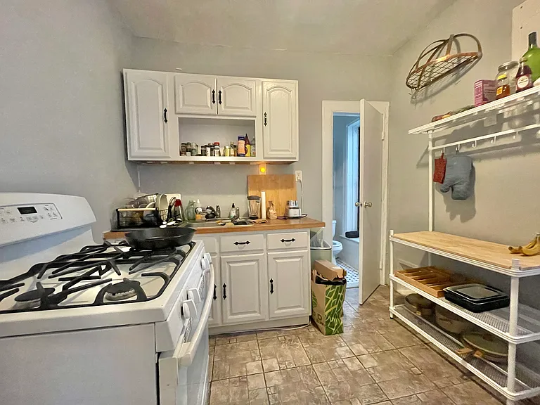 1054 Bergen St #4C — Photo 3