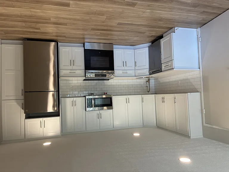 Holland Gardens Apartments — Photo 49