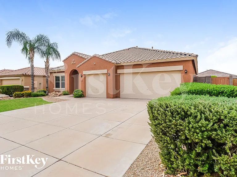 10769 E Marigold Ct — Photo 2
