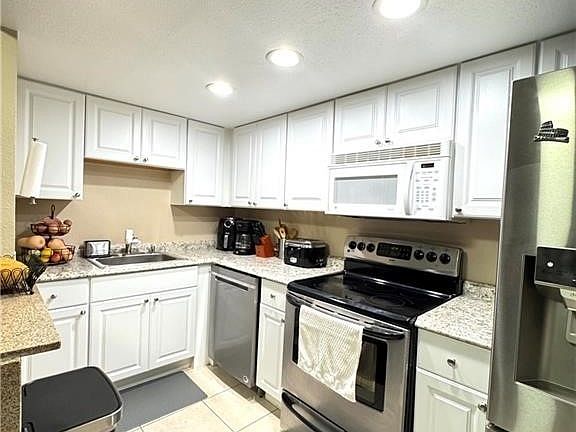 3rd image of 4906 Victoria Dr APT 108