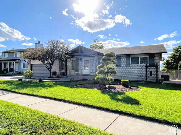 10564 S Weeping Willow Dr, Sandy, UT 84070