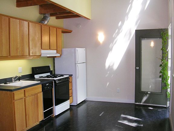 5th image of 2533 NW Thurman St APT C