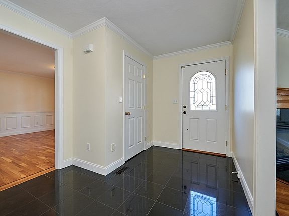 4th image of 185 White St #2