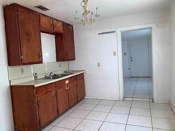 4th image of 5913 Farnsworth Ave