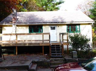 531 Twin Lakes Rd, Shohola, PA 18458