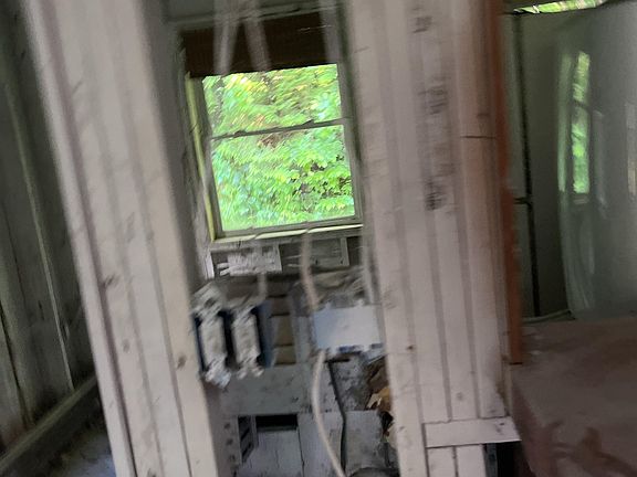 4th image of 142 Folsom Hill Road