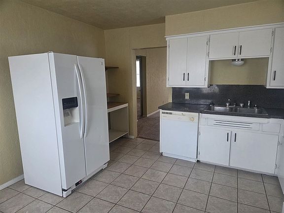 3rd image of 909 NW Bell Ave