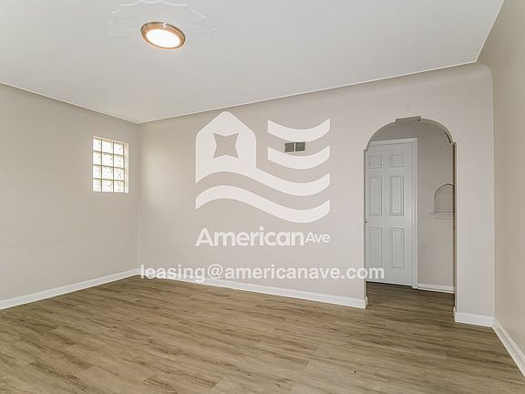 941027_003_living_room_14205827.jpg