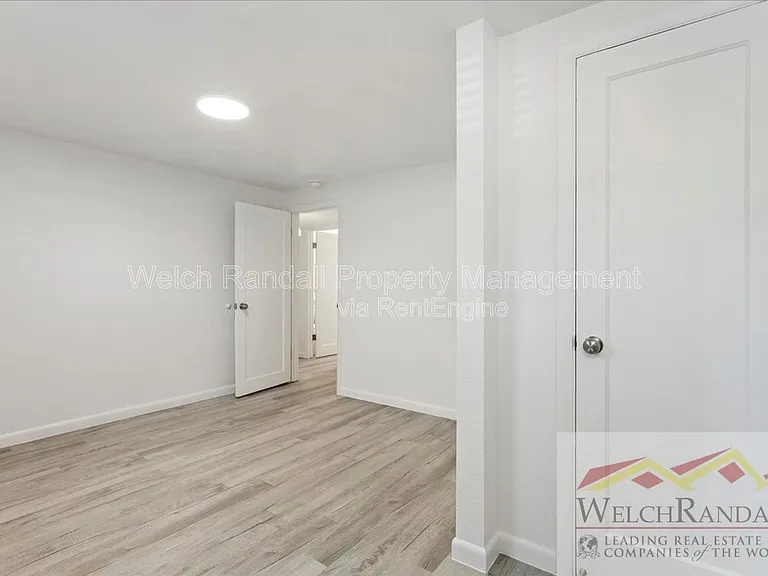 2711 Gramercy Ave #C — Photo 12