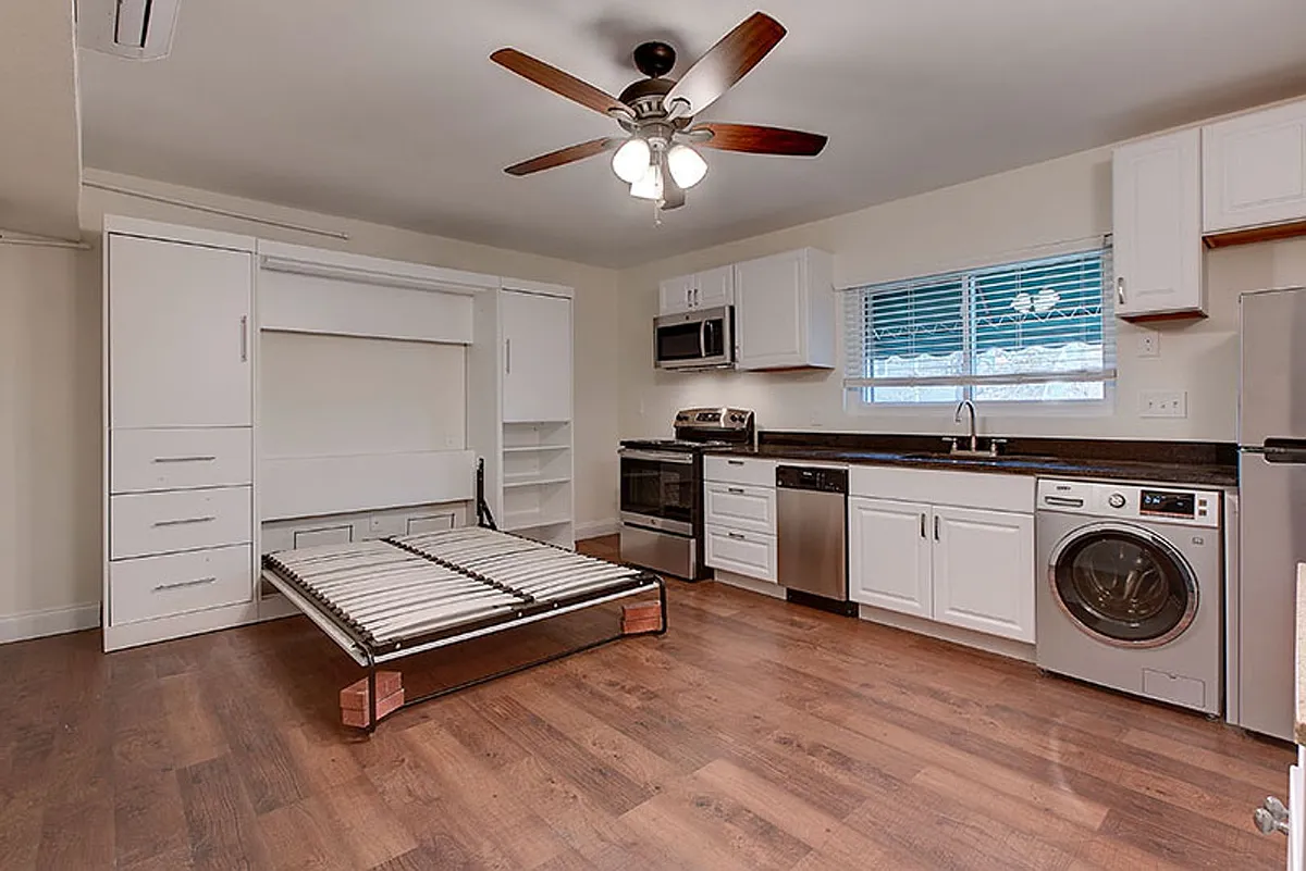 Building Photo - 306 E 30th St #112