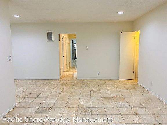 4th image of 939 Larrabee St APT 2