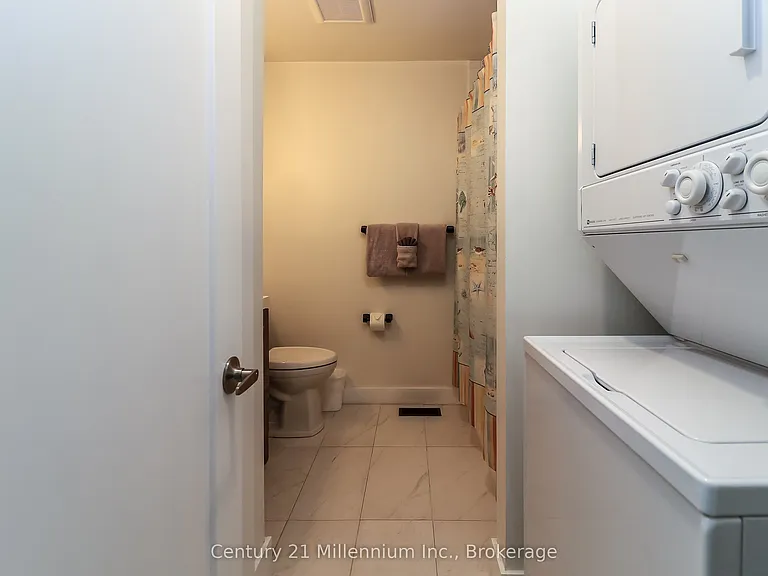 194 Escarpment Cres — Photo 28
