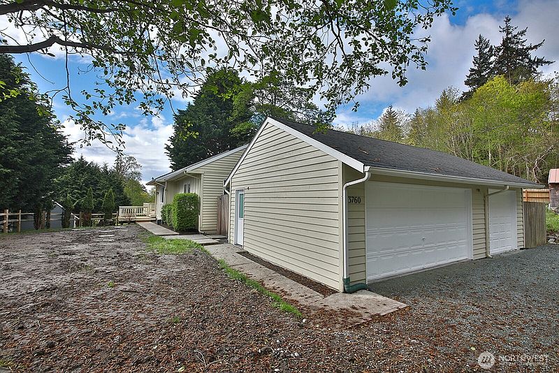 2nd image of 3760 Periwinkle Road