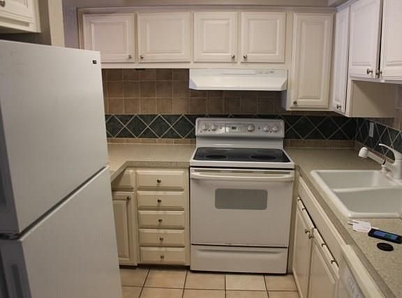 3rd image of 5238 Fleetwood Oaks Ave APT 122