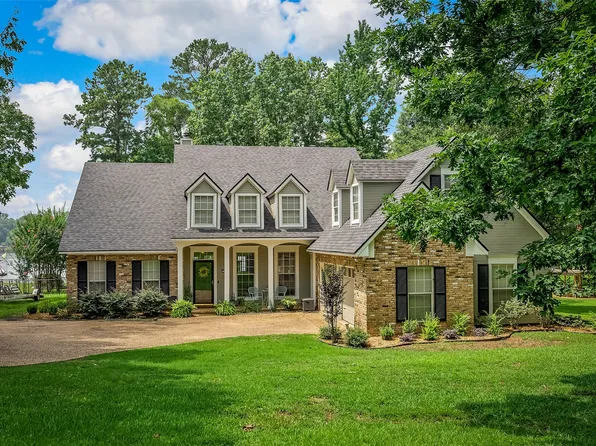 1987 Woodlake Dr, Benton, LA 71006