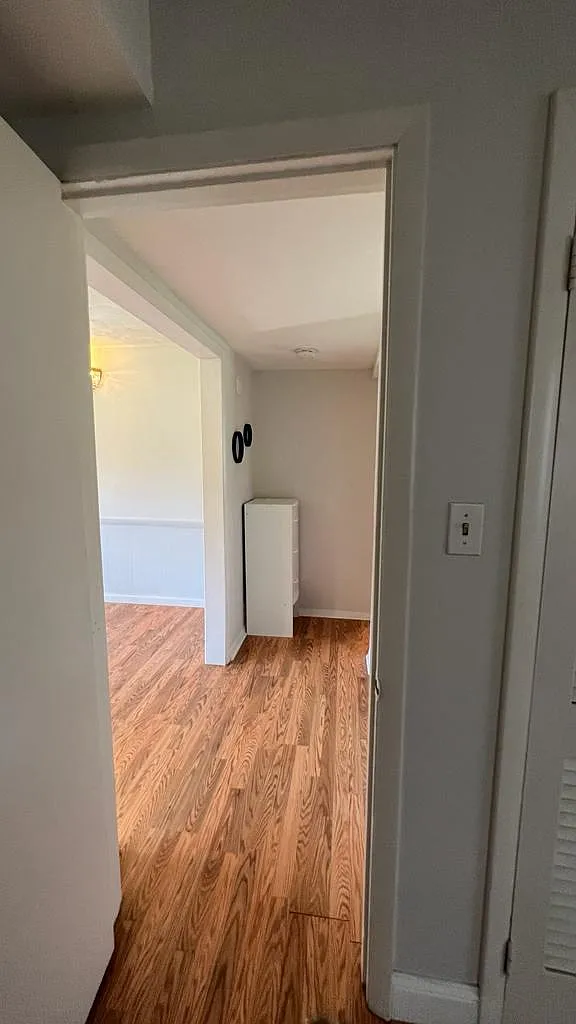 1026 Maple Ave E — Photo 4