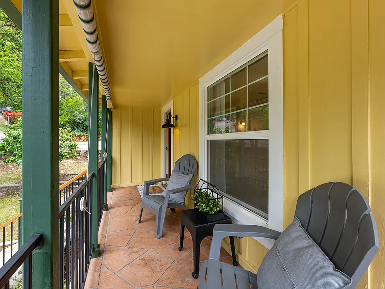 231 Glenbrook Dr — Photo 2