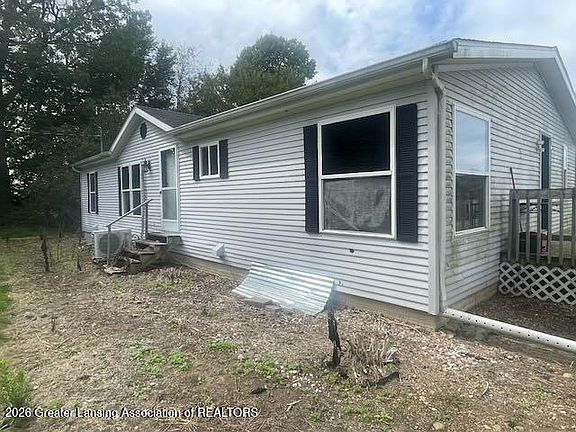 3rd image of 16229 21 Mile Rd